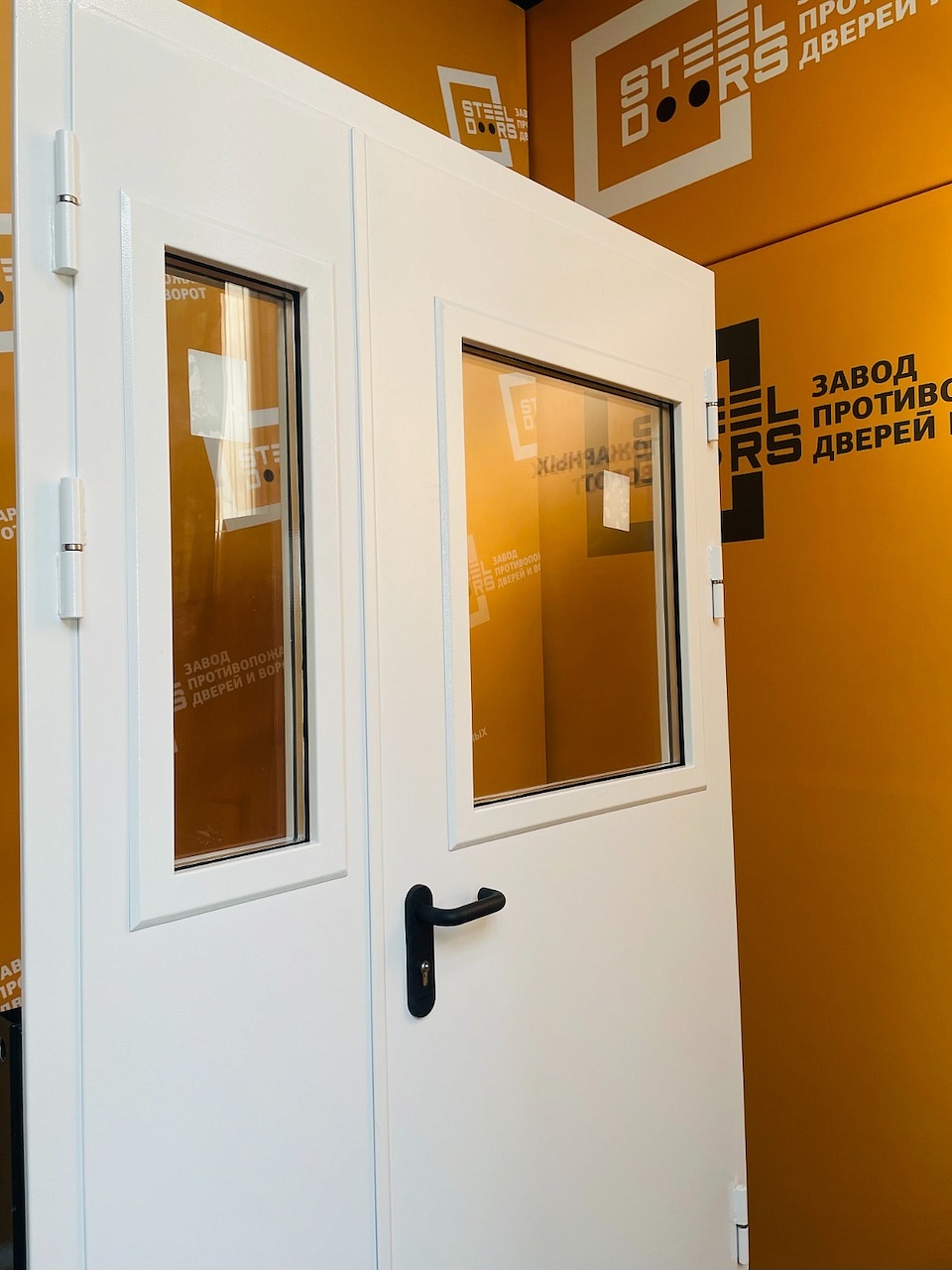 ДМ-2 (техническая дверь )⁠ 1310х2050, правое открывание, створка 900, 2 стекла 620х700 и 210х700