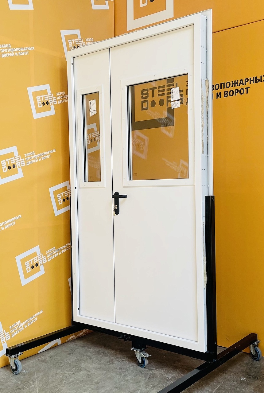 Двупольная противопожарная дверь ei 60 2000х2400 мм с окнами 600х800 и антипаникой Apecs в активной и пассивной створках, металл 1.5 мм