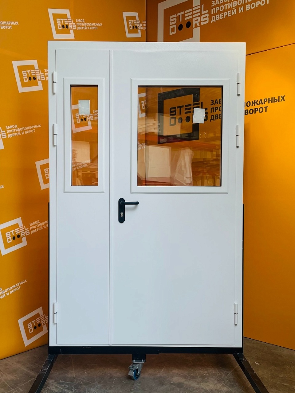 ДМ-2 (техническая дверь )⁠ 1340х2100, левое открывание, створка 900, 2 стекла 620х700 и 240х700